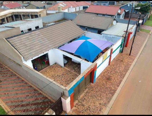 5 BEDROOM HOUSE FOR SALE IN PROTEA GLEN EXT